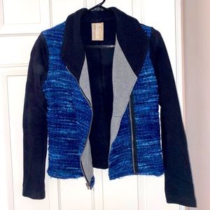 Chic and comfortable blazer jacket with stretch fabric and tweed detail